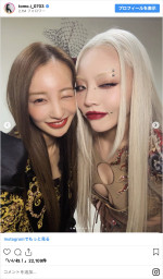 （左から）板野友美、ちゃんみな　※「板野友美」インスタグラム