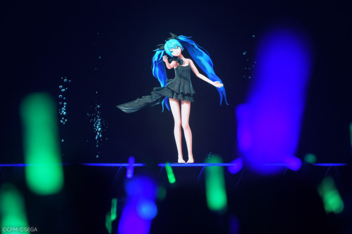 【ライブレポート】圧倒的没入感！　初音ミクがローソン50周年を祝う“ローソンミクライブ”で観る者を世界観に引き込む 