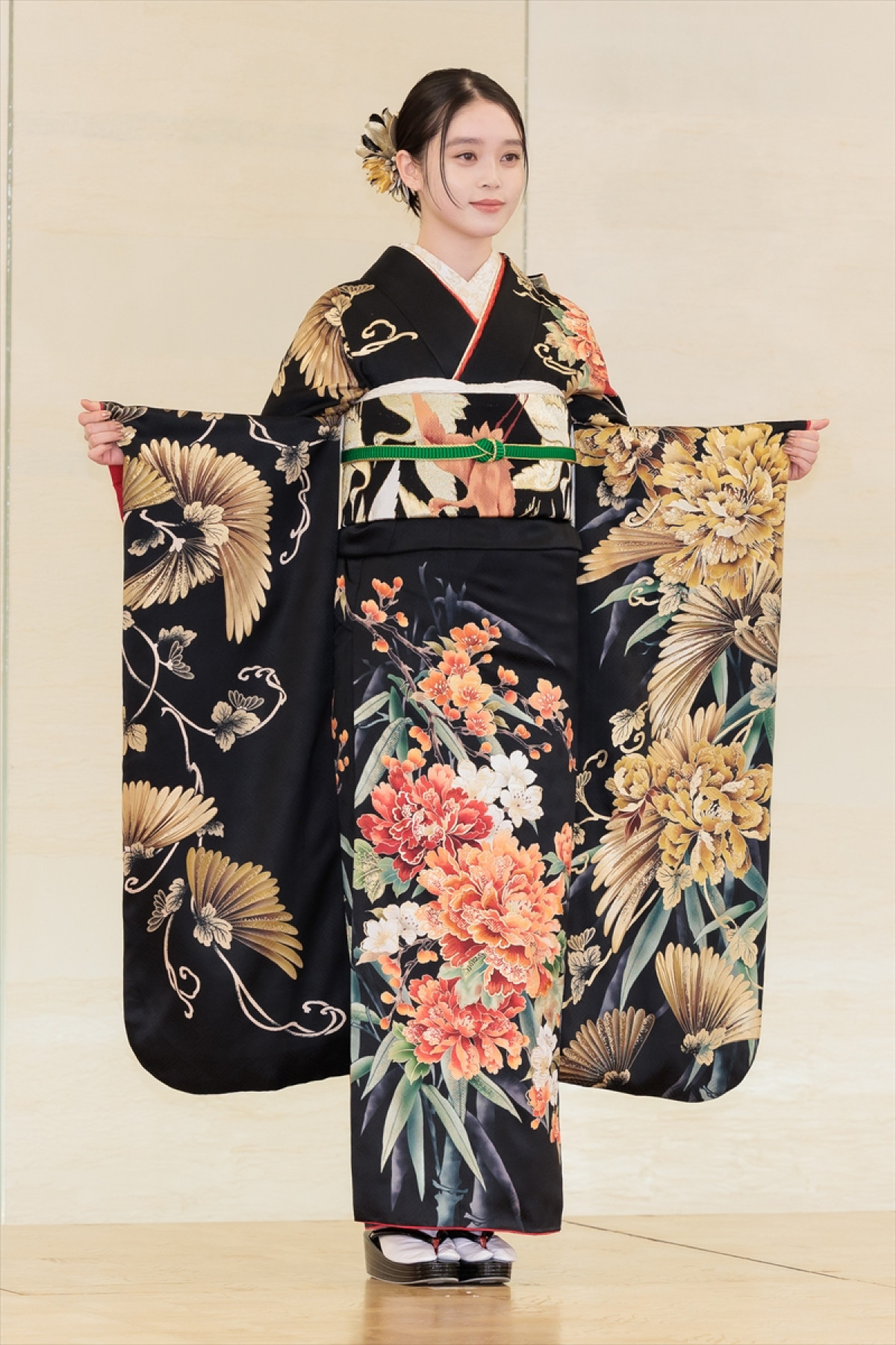 生見愛瑠「『見ない日ないね』と言われる人になりたい」　高石あかり、上坂樹里らエイベックス所属タレントと晴れ着お披露目