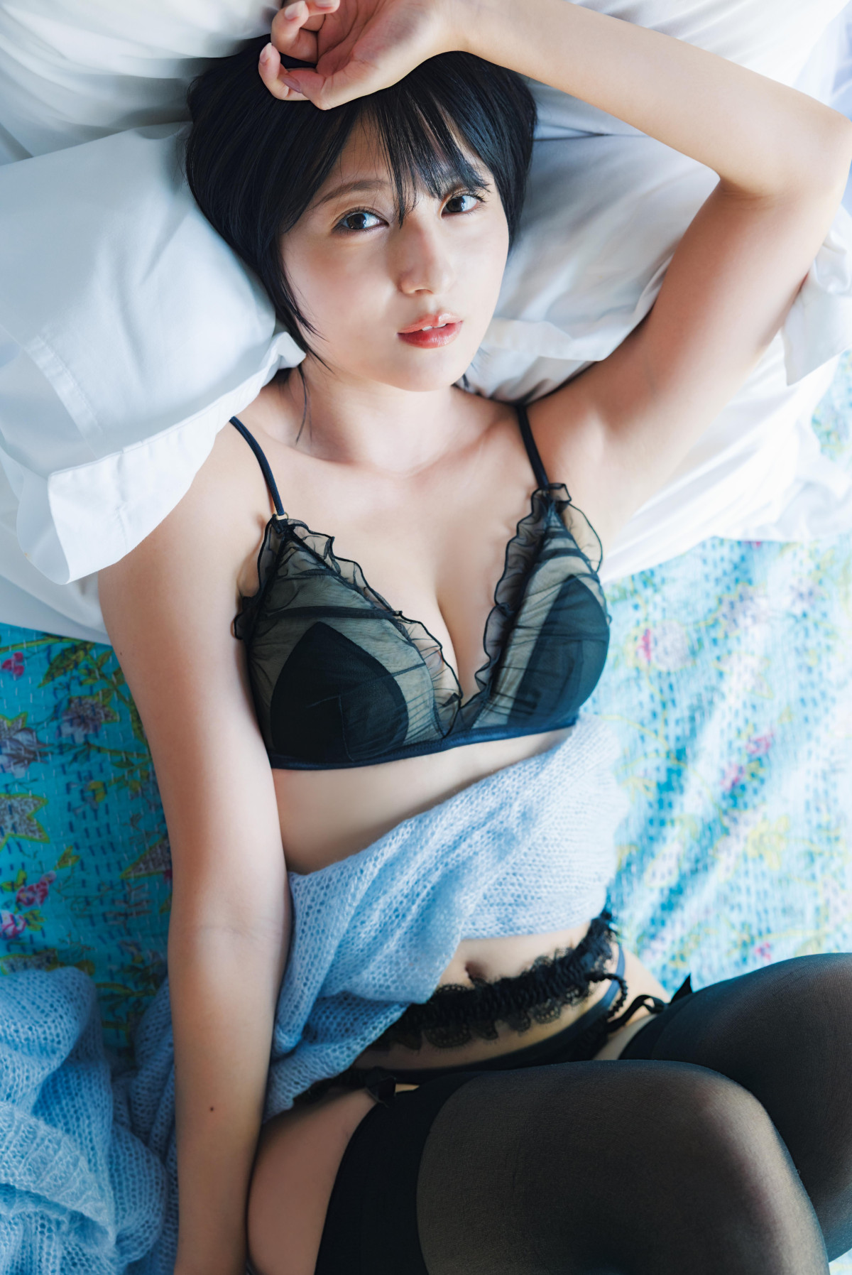 人気YouTuber美女、写真集“未公開フォト”　若手女優の水着グラビアも！