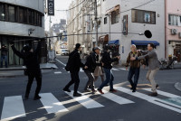 映画『レンタル・ファミリー』メイキングカットが公開