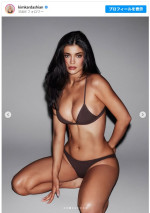妹カイリー・ジェンナーがSKIMSの新キャンペーンモデルに　※「キム・カーダシアン」Instagram