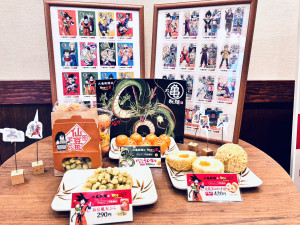 『ドラゴンボールZ』×「丸亀製麺」コラボを最速レポート！ 「元気玉おむすび」や「ドラゴンボールうどーなつ」を実食