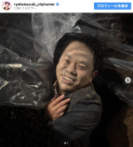 鈴木亮平が投稿したダイアン津田の撮影風景　※「鈴木亮平」インスタグラム