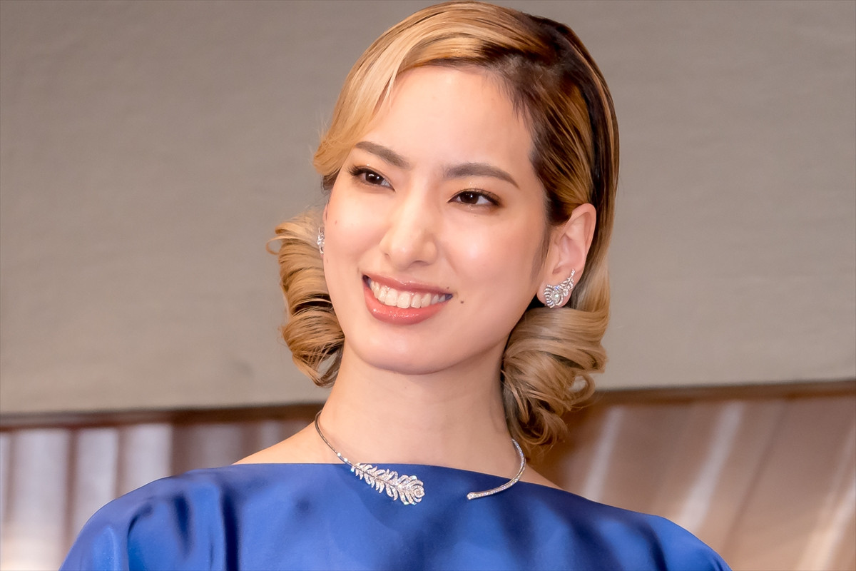 市川染五郎、當真あみと初対面で驚き「後ろが見えるくらいの透明感」