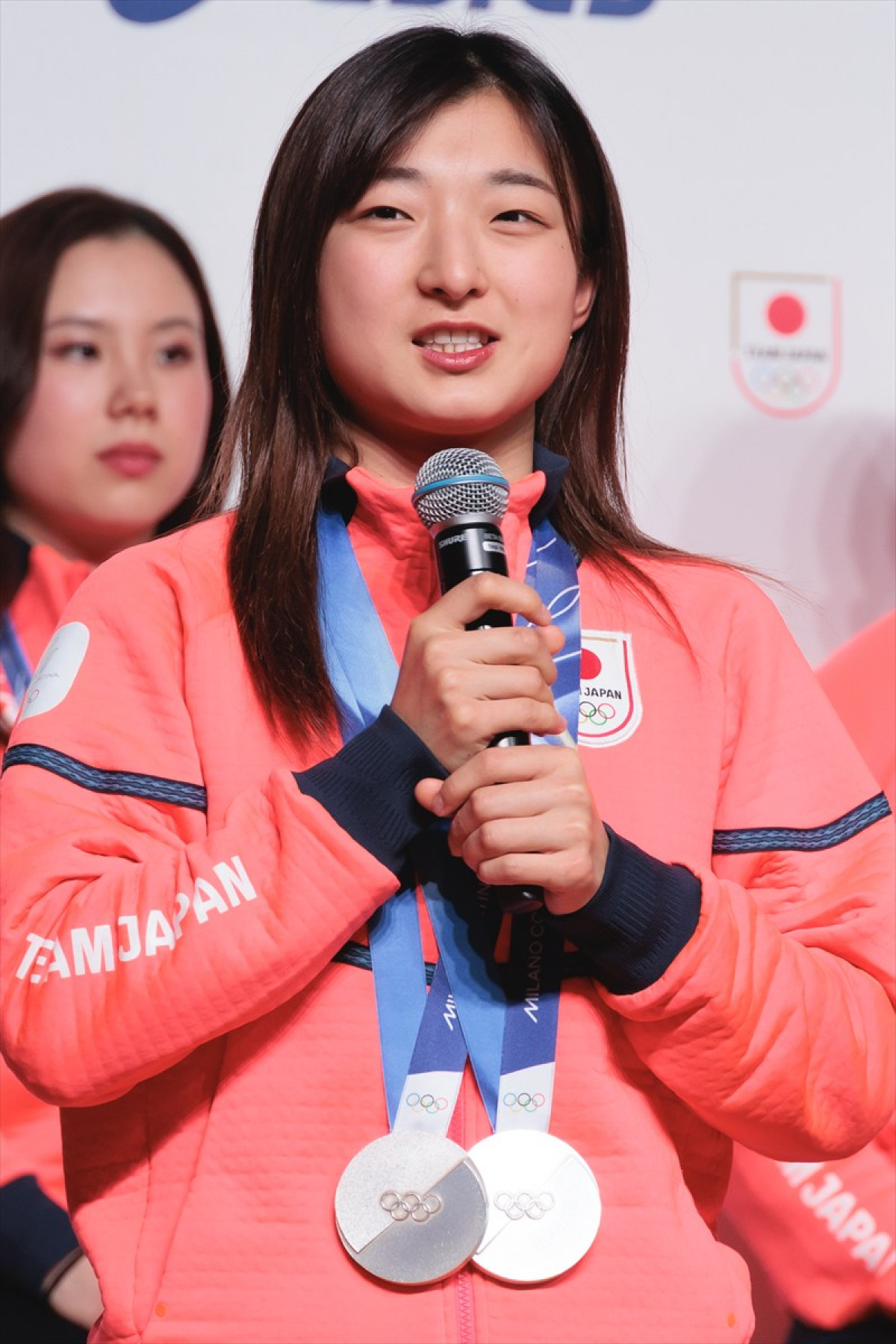 “りくりゅう”三浦璃来＆木原龍一「しばらくは好きなものを食べたい」　激闘終えメダリストたちが帰国