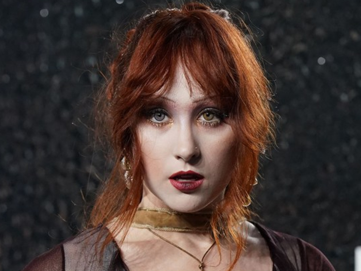 チャペル・ローン、グラミー賞で波紋を呼んだ衝撃ドレスにコメント　世間の反応に「笑える」