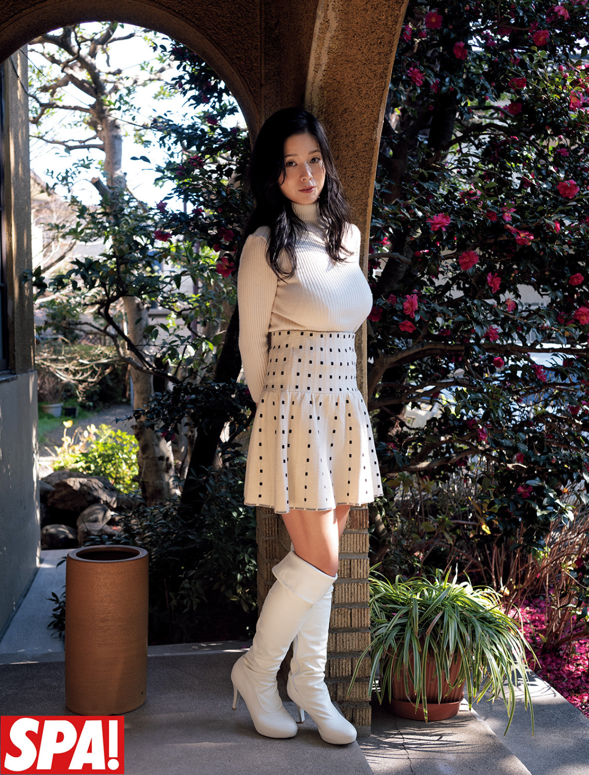 現役看護師グラドル31歳の最新グラビア　大人気コスプレイヤーも登場