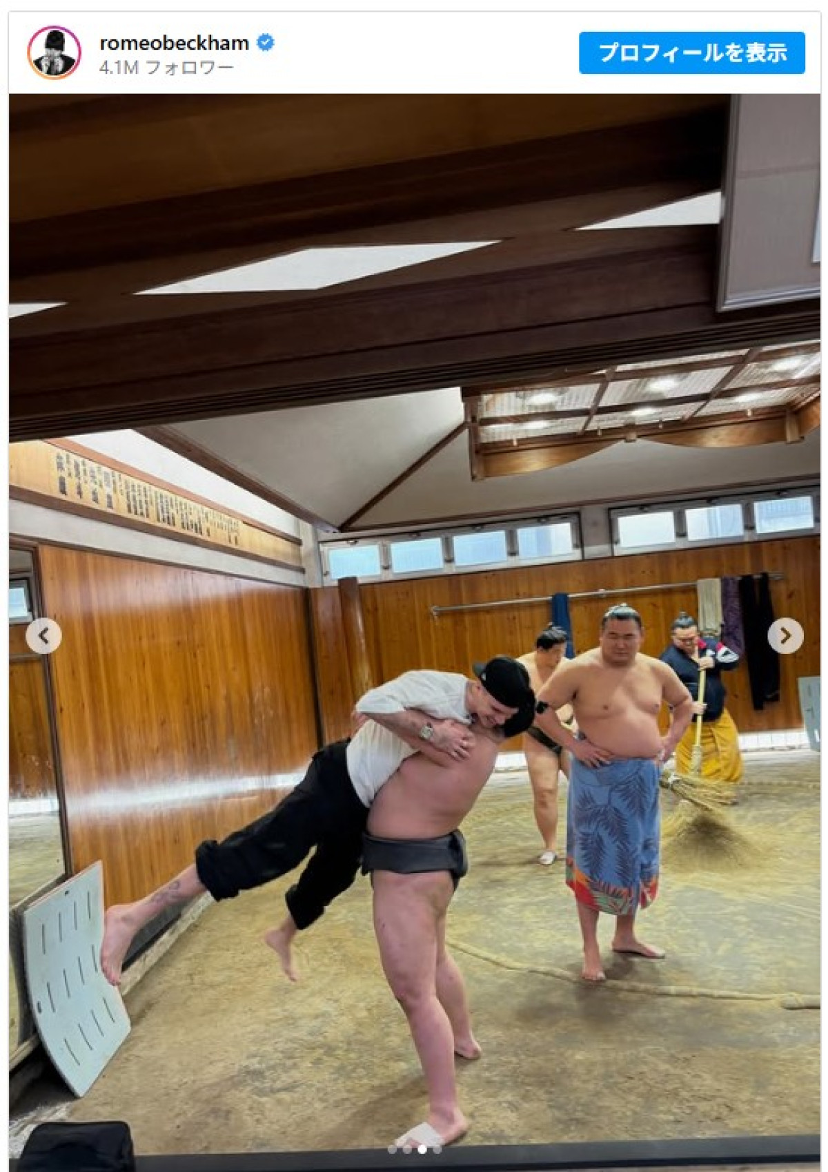 ロメオ・ベッカム、恋人と来日　力士に挑むも歯が立たず「爆笑」「ほっそいな、頑張れ」の声