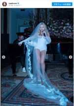 マドンナ、「ライク・ア・ヴァージン」ルックを42年ぶりに再現　※「マドンナ」Instagram