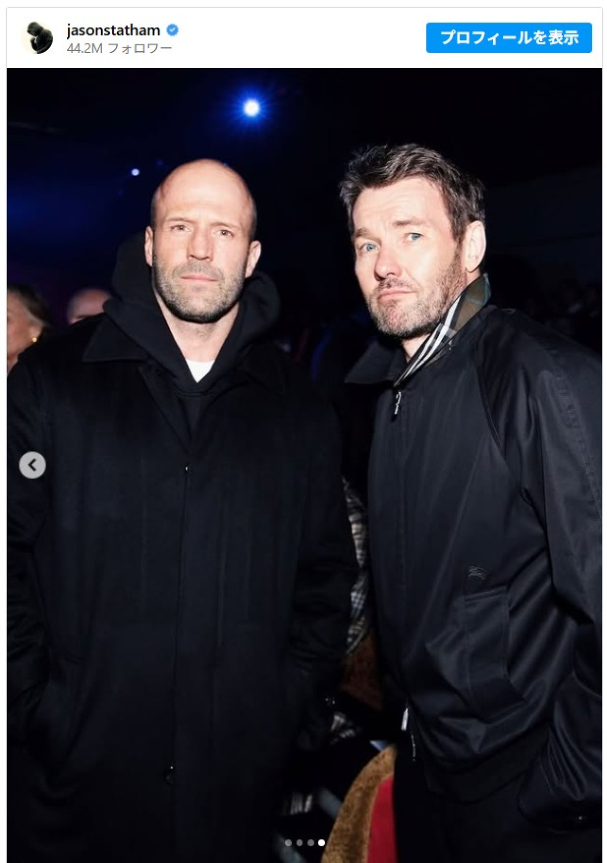 ジェイソン・ステイサム、婚約者出演のバーバリーのショーに来場　最前列で見守る