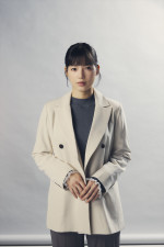 ドラマ『刑事、ふりだしに戻る』に出演する石井杏奈