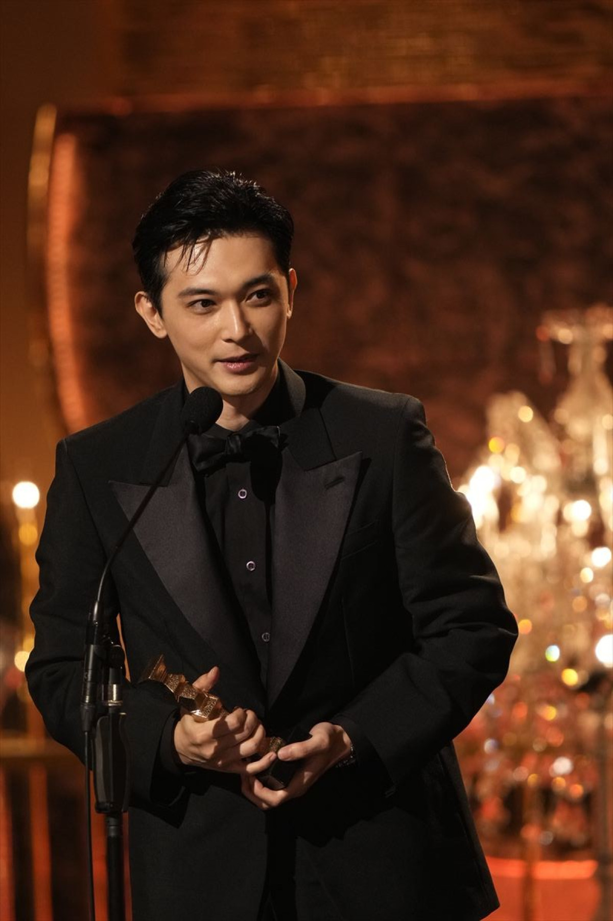 ＜第49回日本アカデミー賞＞吉沢亮、最優秀主演男優賞！　『国宝』コンビ横浜流星と抱擁