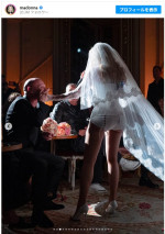 マドンナ、「ライク・ア・ヴァージン」ルックを42年ぶりに再現　※「マドンナ」Instagram