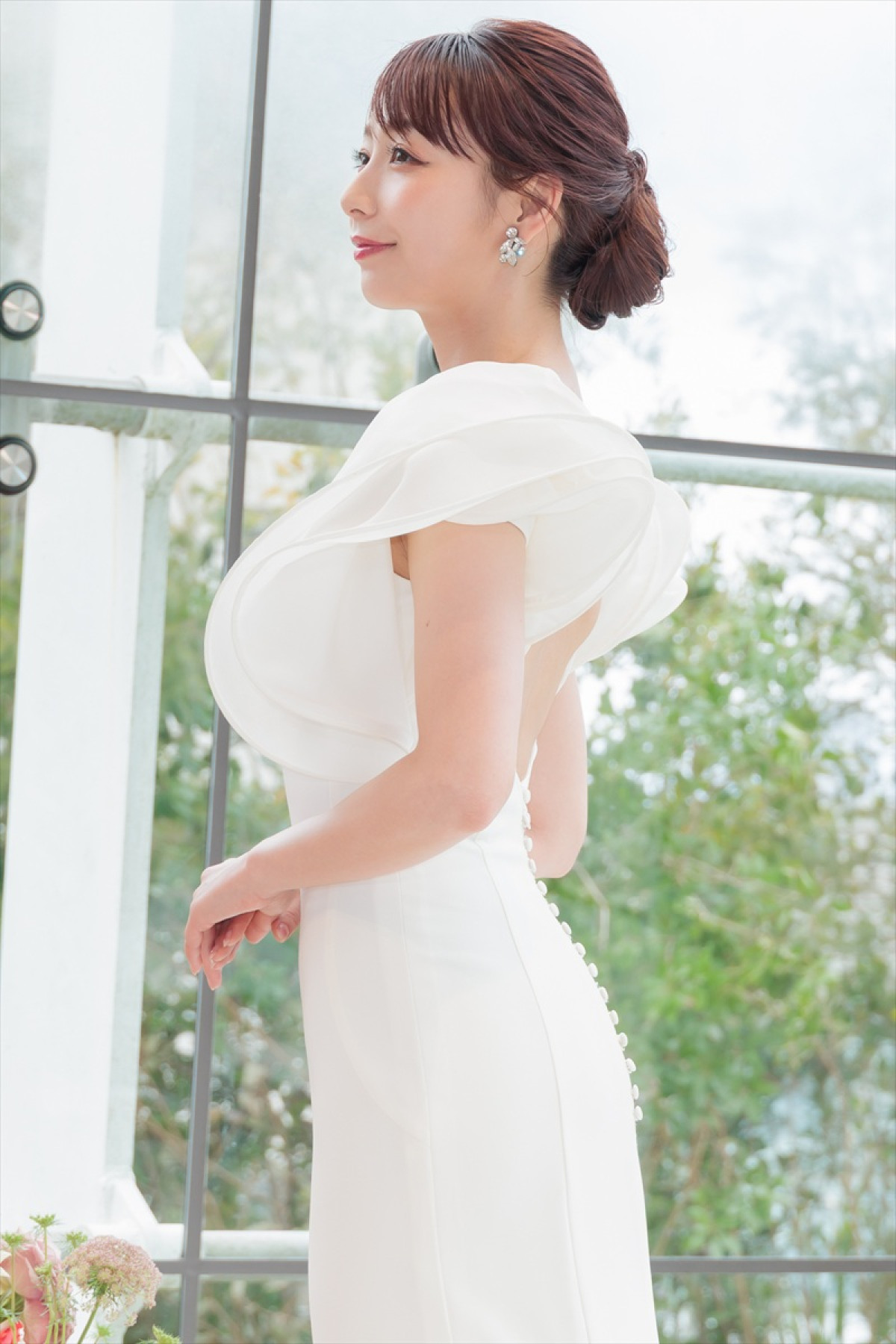 宇垣美里、純白のウェディングドレス姿を披露　理想のパートナーは「見守ってくれる人」