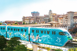 TDS“25周年記念デザイン”のモノレールが運行決定！　フリーきっぷ＆スーベニアメダルも発売へ＜ディズニーリゾートライン＞