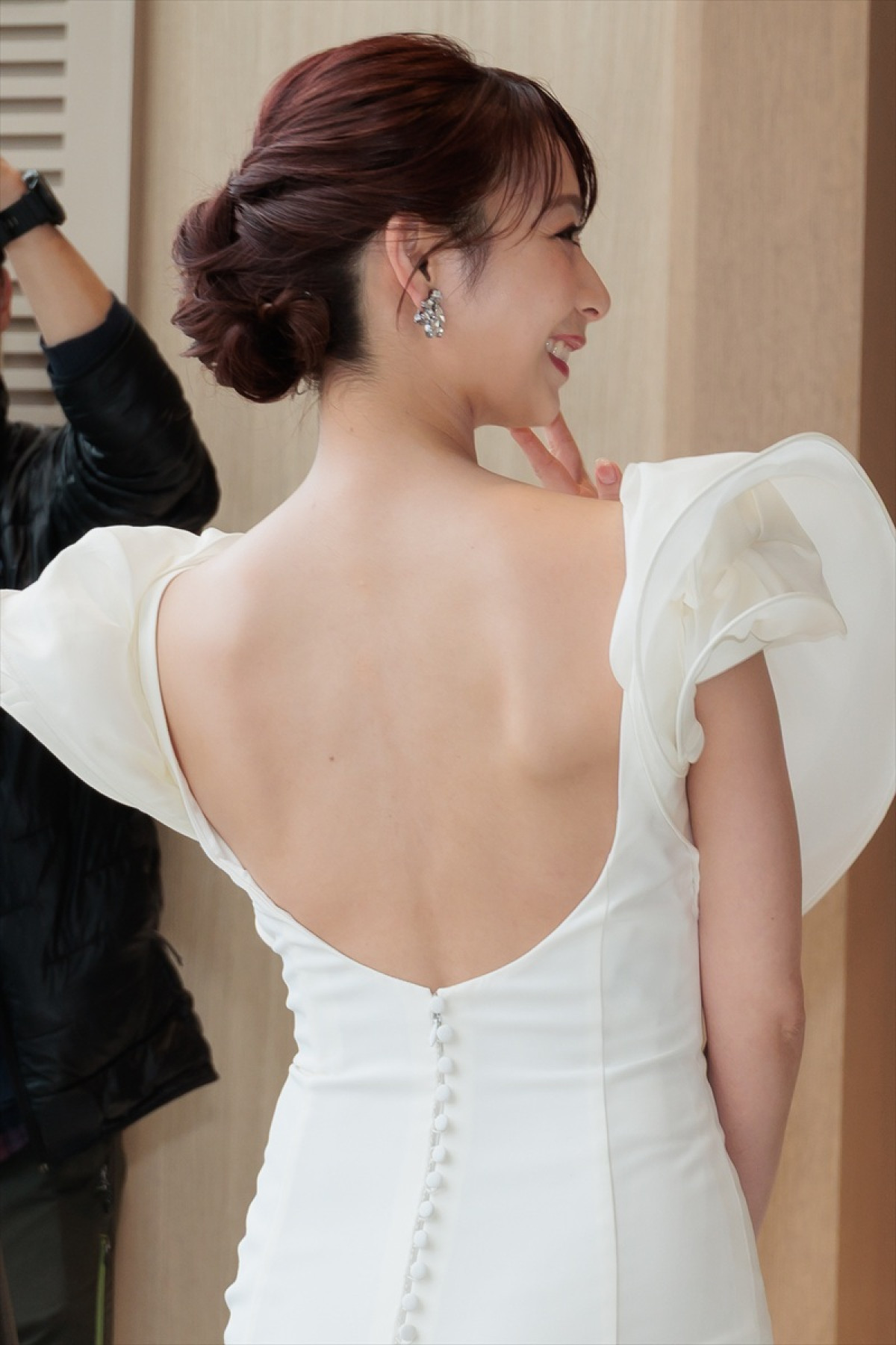 宇垣美里、純白のウェディングドレス姿を披露　理想のパートナーは「見守ってくれる人」