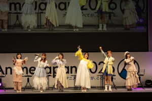 『劇場版 ご注文はうさぎですか？』Rabbit House Talk Party ＠ AJ2026に出席した（左から）佐倉綾音、水瀬いのり、種田梨沙、内田真礼、徳井青空、村川梨衣