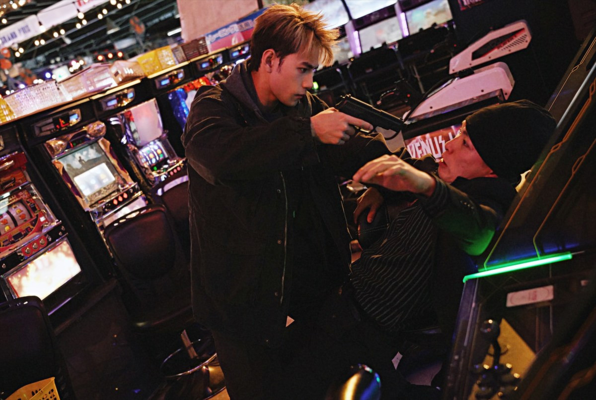 ジェフリー・ガイ×南沙良『殺手＃4』銃＆日本刀アクション場面写真など新カットが解禁