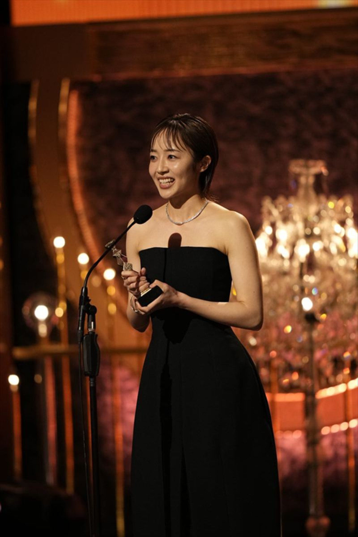 ＜第49回日本アカデミー賞＞森田望智、『ナイトフラワー』で最優秀助演女優賞を初受賞！　昔の自分に「俳優を諦めなくてありがとう」