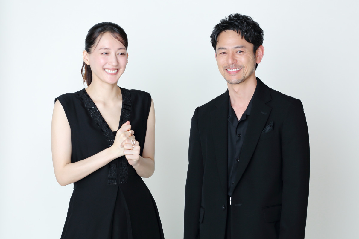 綾瀬はるか＆妻夫木聡、初対面から20年超　夫婦役での共演で改めて気づいたお互いの魅力