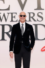 映画『プラダを着た悪魔２』ワールドプレミアに登場したスタンリー・トゥッチ