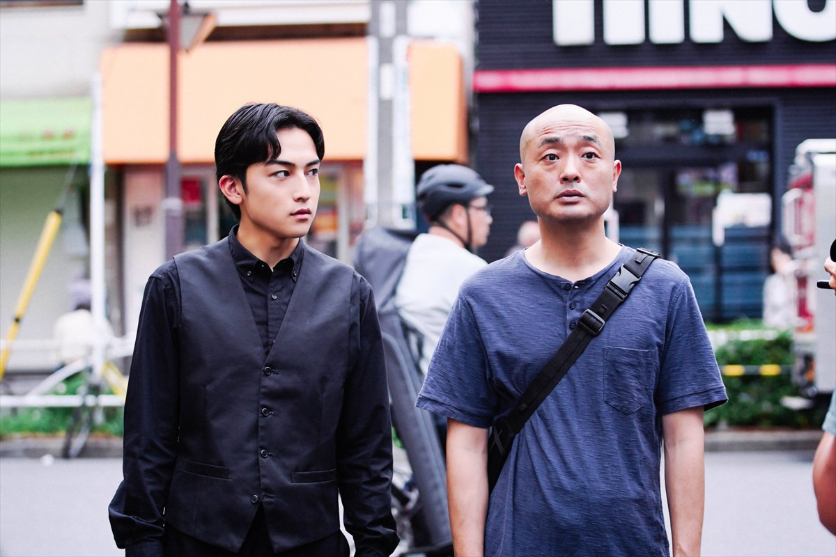 映画『死神バーバー』岡部大、平井亜門ら18名の追加キャストが発表　場面写真も解禁に