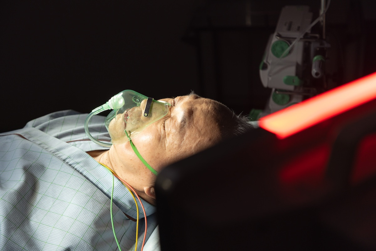 『リボーン』初回 高橋一生、冷酷起業家→下町青年に転生　直後の“AKB全盛期”発言にネットざわつく「絶対オタク」