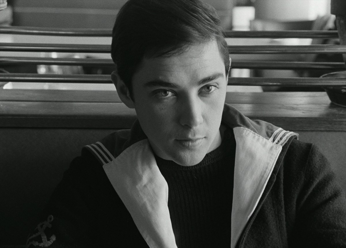 ジャン＝ピエール・レオ、アラン・ドロンらスター俳優がカメオ出演する映画『海辺の恋』よりアザーカット解禁