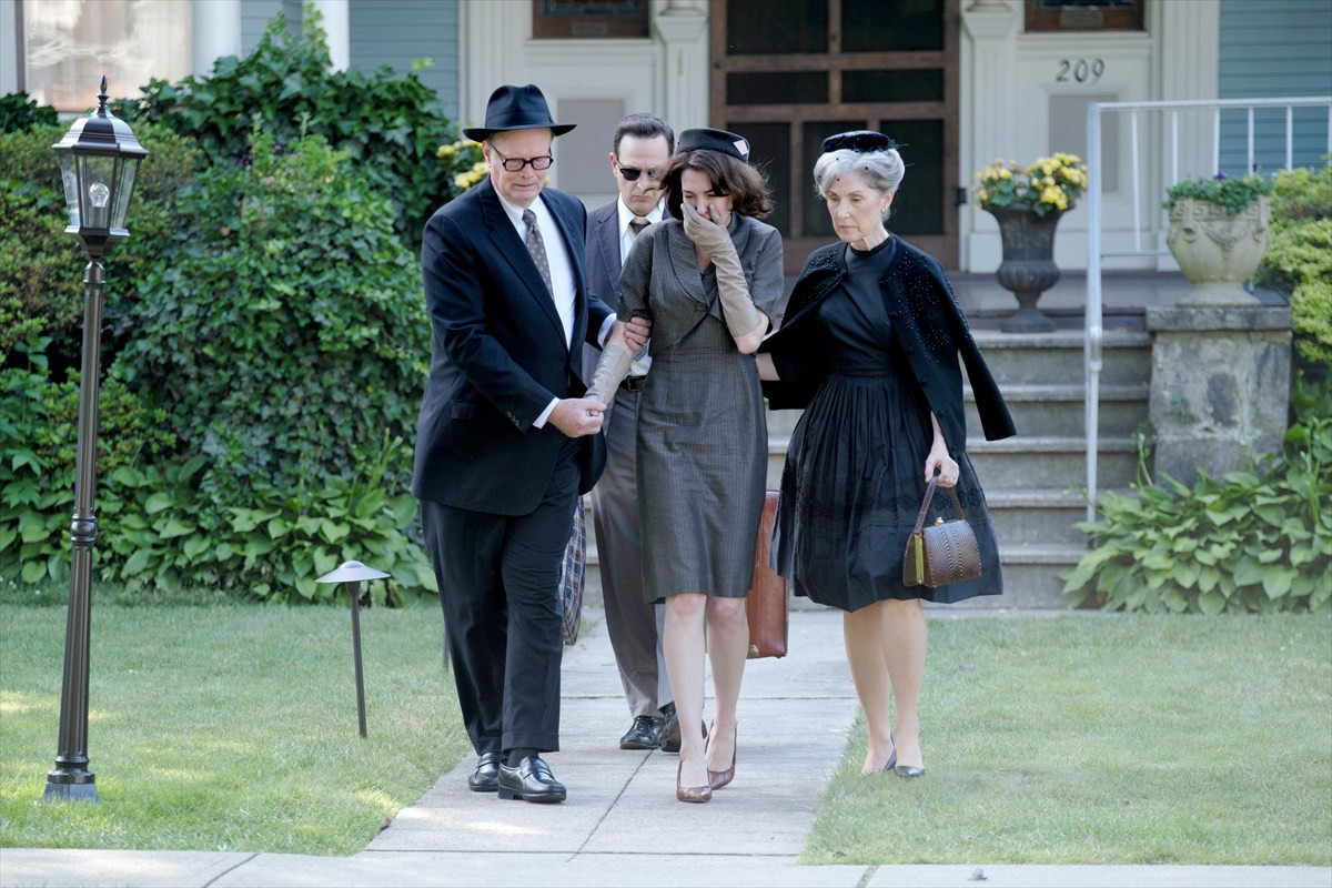 アン・ハサウェイ×ジェシカ・チャステイン『隣人たち』場面写真10点が一挙解禁