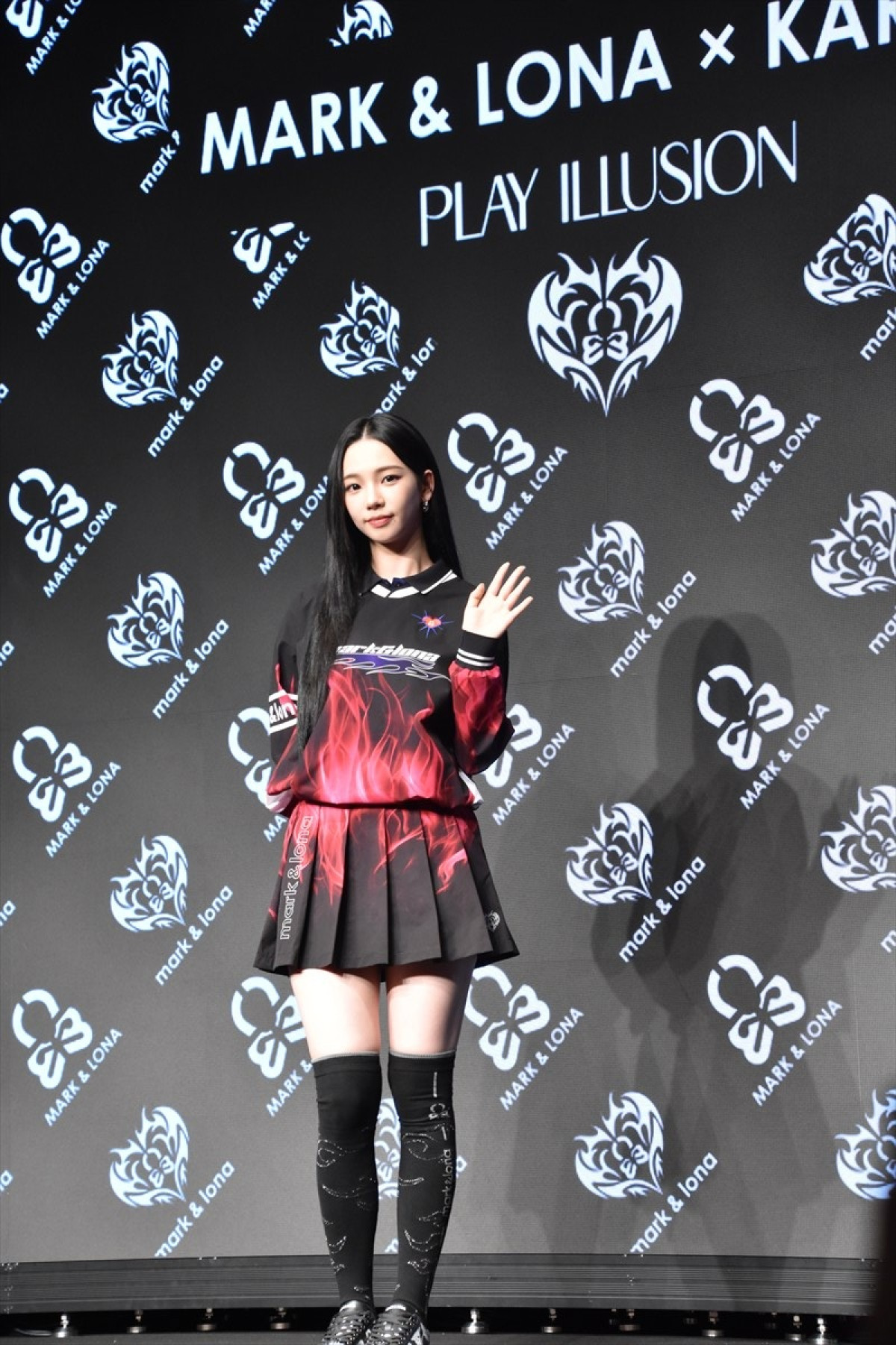 aespa・KARINA、黒とピンクのゴルフウェア姿で登場　『MARK ＆ LONA』新ブランドアンバサダー就任