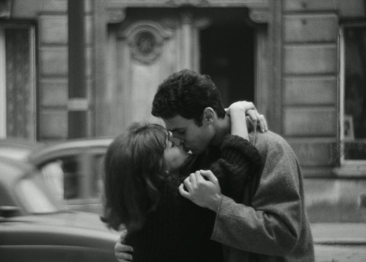 ジャン＝ピエール・レオ、アラン・ドロンらスター俳優がカメオ出演する映画『海辺の恋』よりアザーカット解禁