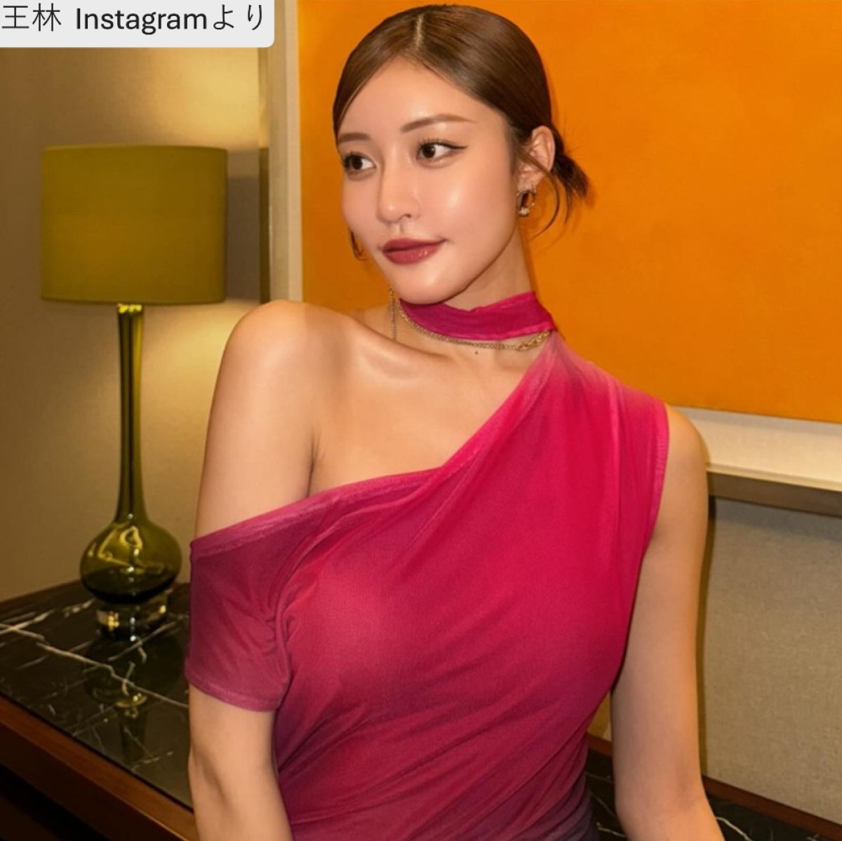 王林、ソロショット　※「王林」Instagram