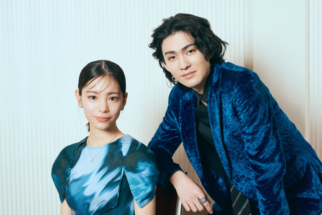 （左から）當真あみ、市川染五郎