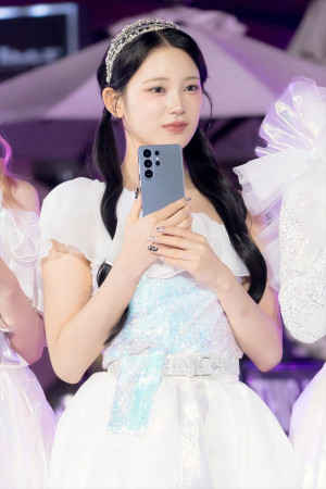 NTTドコモpresents“ナイトグラフィーイルミネーション by Galaxy with ME：I”点灯式に登壇したME：I・MIU