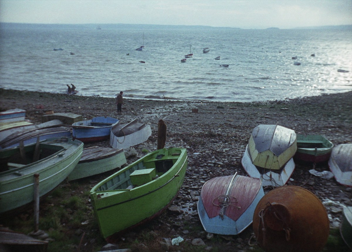ジャン＝ピエール・レオ、アラン・ドロンらスター俳優がカメオ出演する映画『海辺の恋』よりアザーカット解禁