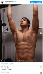 関口メンディー、バッキバキに鍛え上げた上半身　※「関口メンディ」Instagram