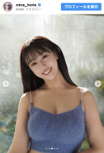 堀江聖夏、ショート丈ノースリーブでデコルテ＆ウエストあらわ　※「堀江聖夏」Instagram