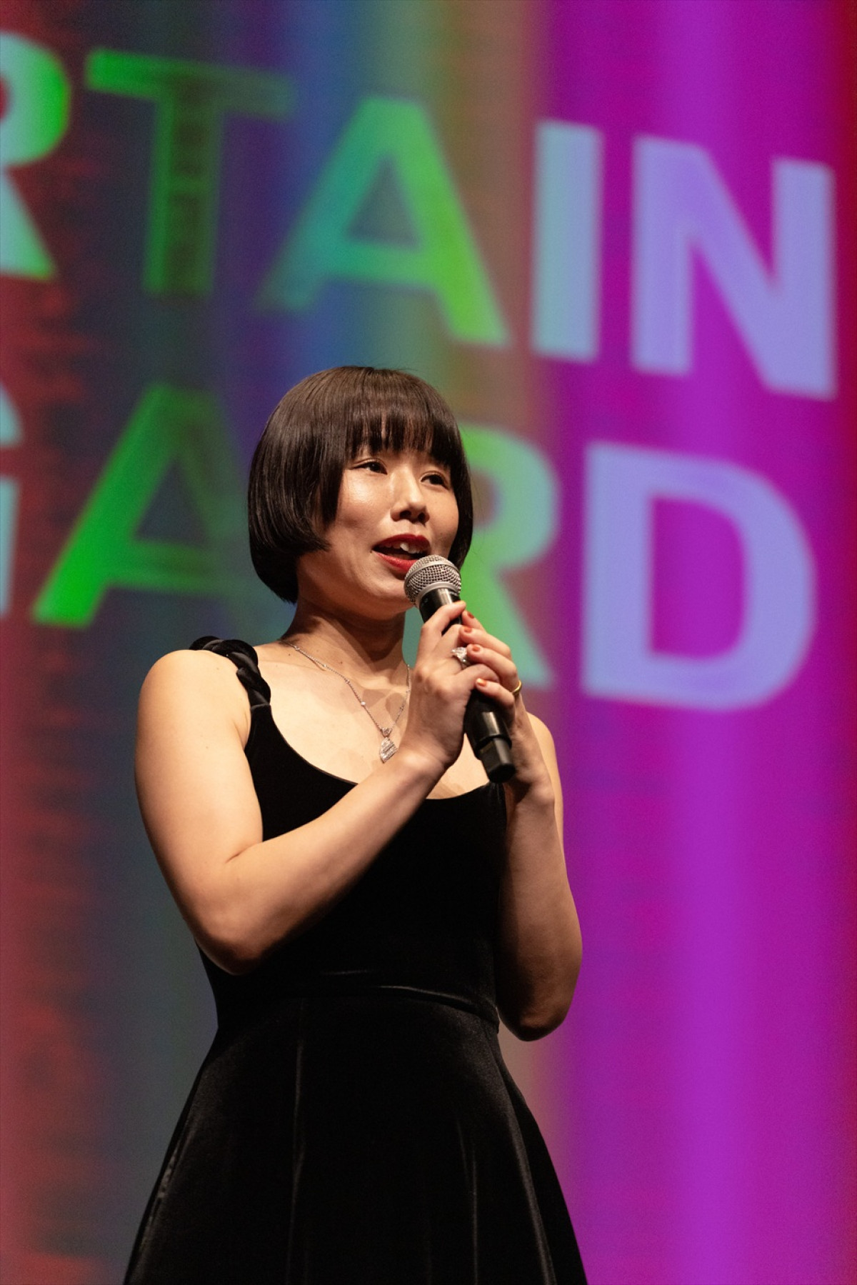 岸井ゆきのがカンヌ初参加！　映画『すべて真夜中の恋人たち』公式上映のスタオベに浅野忠信がガッツポーズ