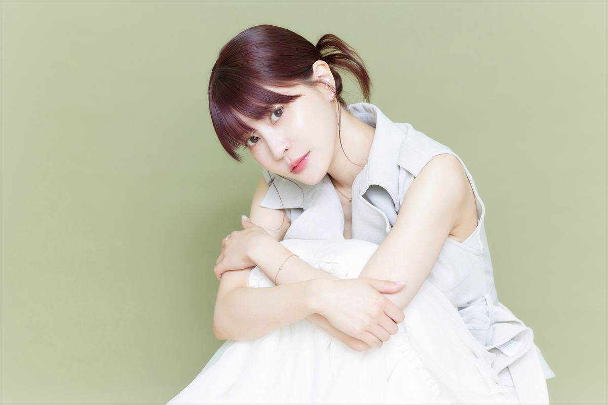岸明日香、グラビアは「脱げばいいってものじゃない」　デビュー15周年で語る“難しさ”とは？