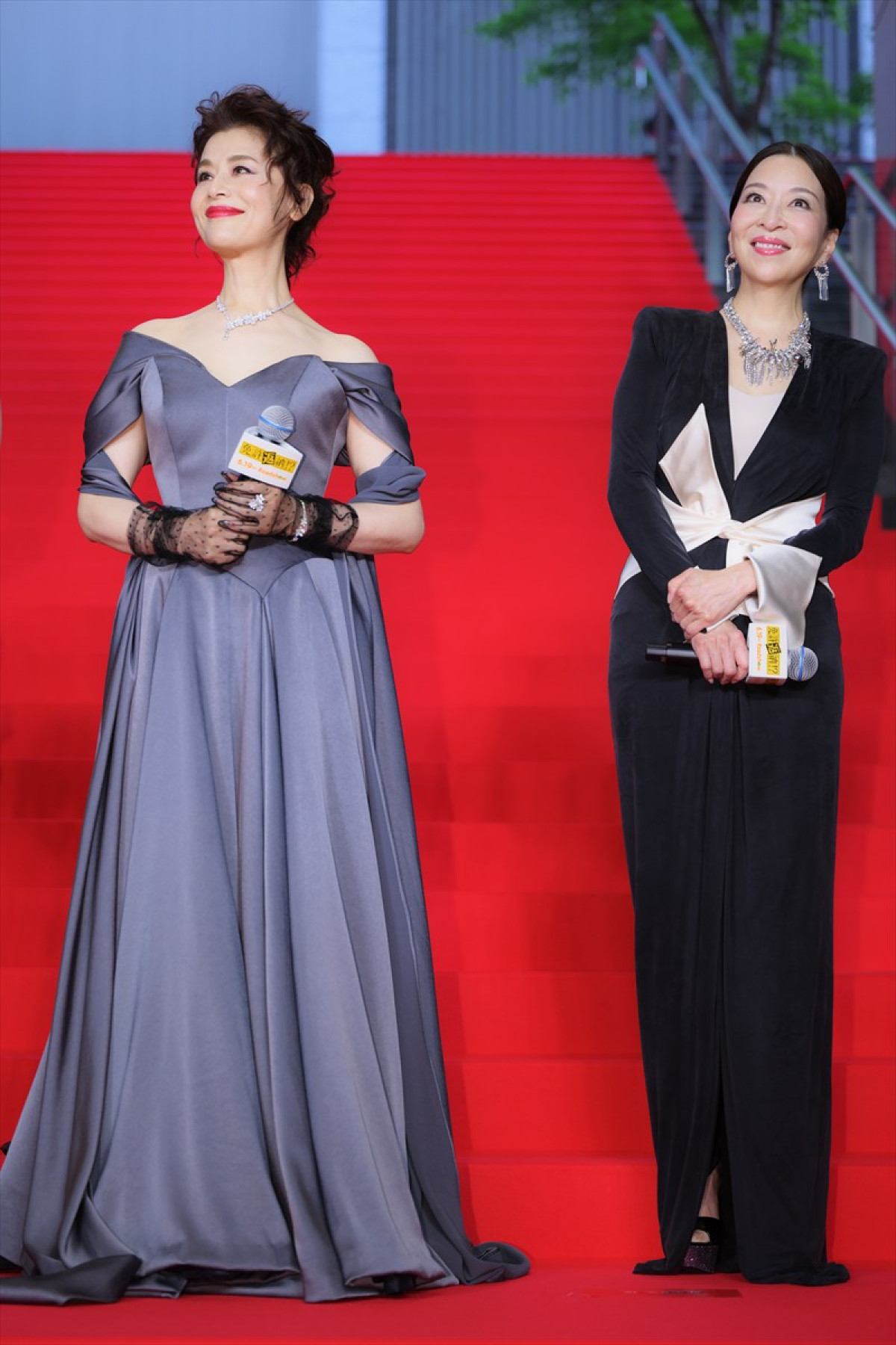 舘ひろし、ドレス姿の西野七瀬を華麗にエスコート！ 「この映画は西野君にかかっています」