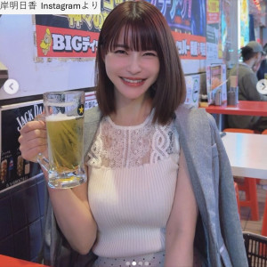 岸明日香、ソロショット　※「岸明日香」Instagram