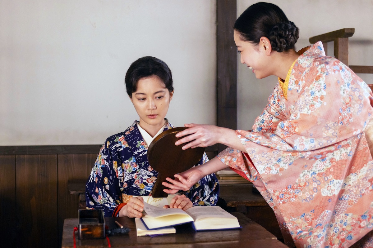 明日の『風、薫る』“りん”見上愛、“直美”上坂樹里たちと町で不思議な音を聞く