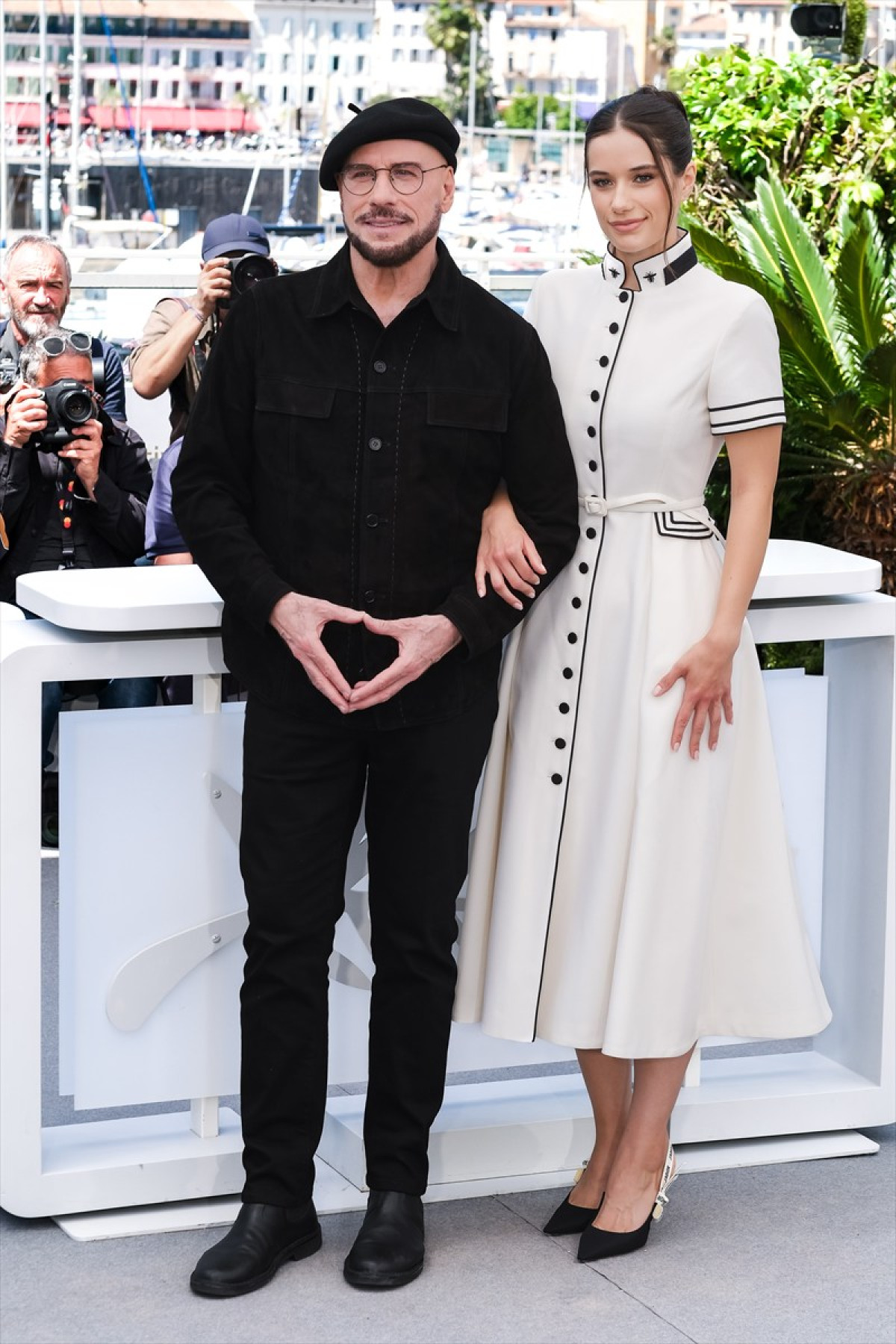 ジョン・トラヴォルタ、カンヌで名誉パルムドールをサプライズ授与され涙