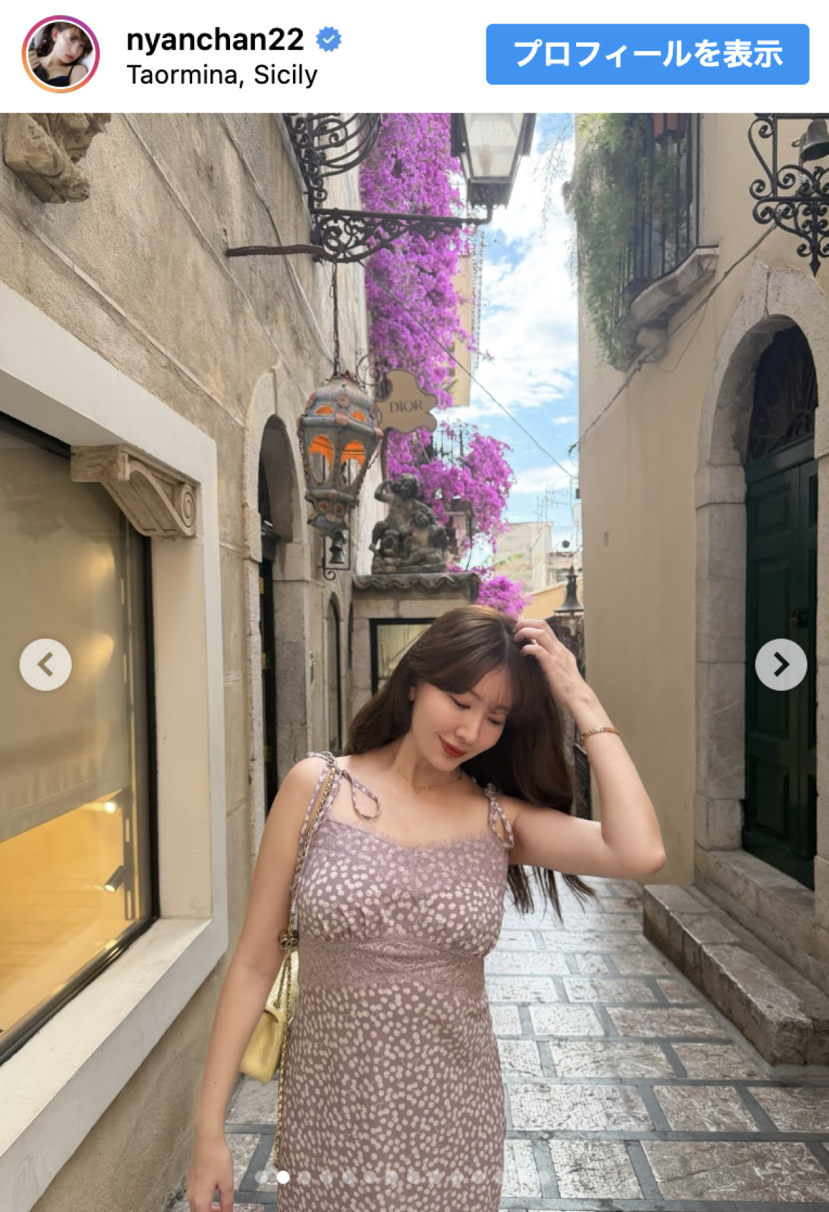 小嶋陽菜、シチリアの街角で圧巻オーラ　ドレス姿の近影に「10000万点です」「映画のワンシーンみたい」