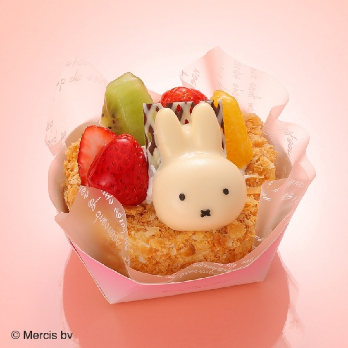 “ミッフィーの誕生日”をケーキでお祝い! フェイスデザインの限定スイーツ「オランダ家」で発売