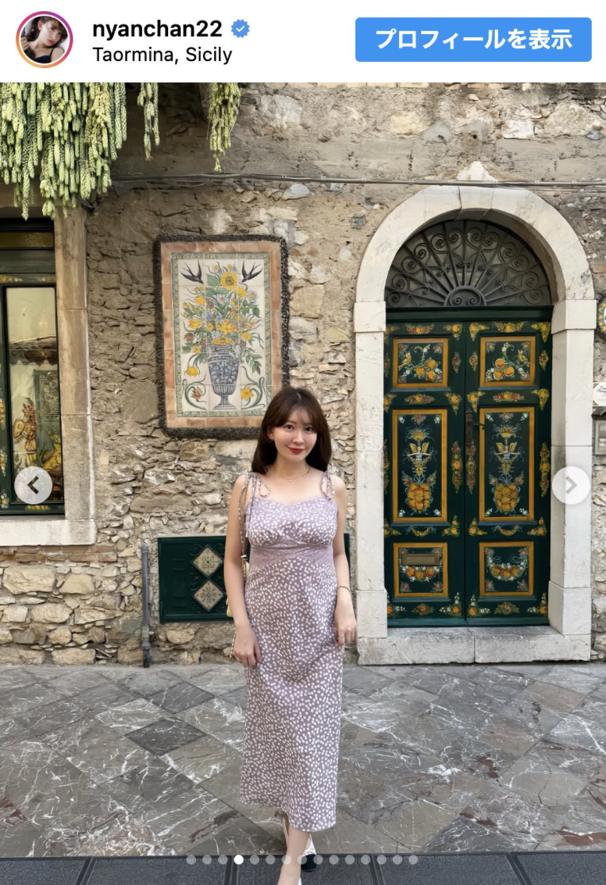 小嶋陽菜、シチリアの街角で圧巻オーラ　ドレス姿の近影に「10000万点です」「映画のワンシーンみたい」