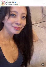 あびる優、ブロンドヘアから黒髪へ　※「あびる優」Instagram