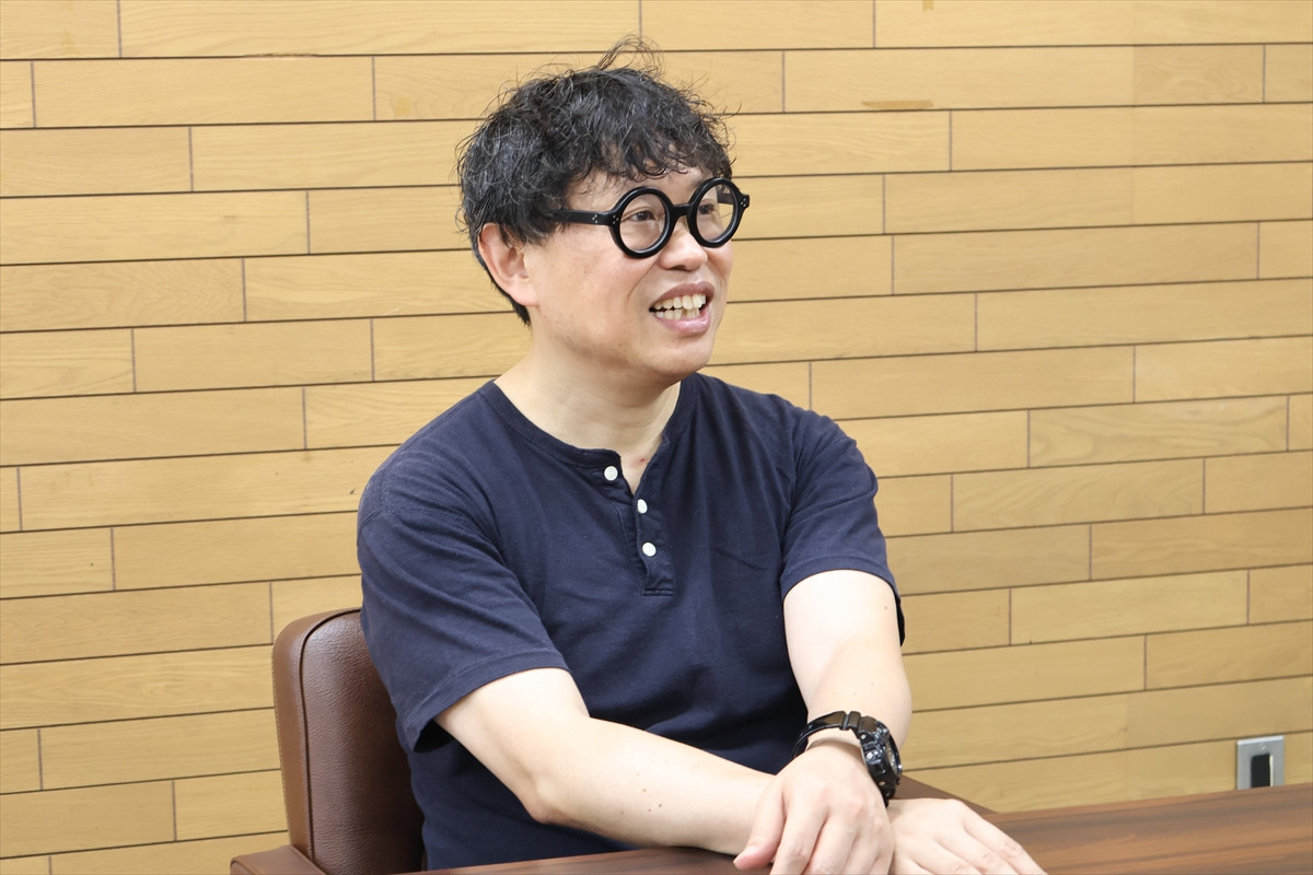 岡田利規、「演劇を観るという体験を刷新したい」　東京芸術劇場芸術監督就任第1作に込めた想い