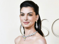 アン・ハサウェイ、43歳での妊娠に「驚いた」